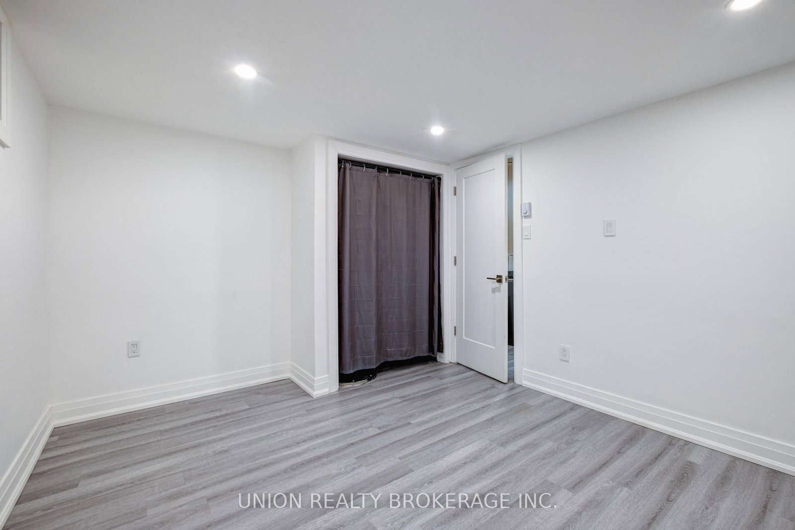 Detached House for lease at Lower-15 Ivy Avenue, Toronto, Ontario, M4L 2H6 - South Riverdale - MLS: E12693128
