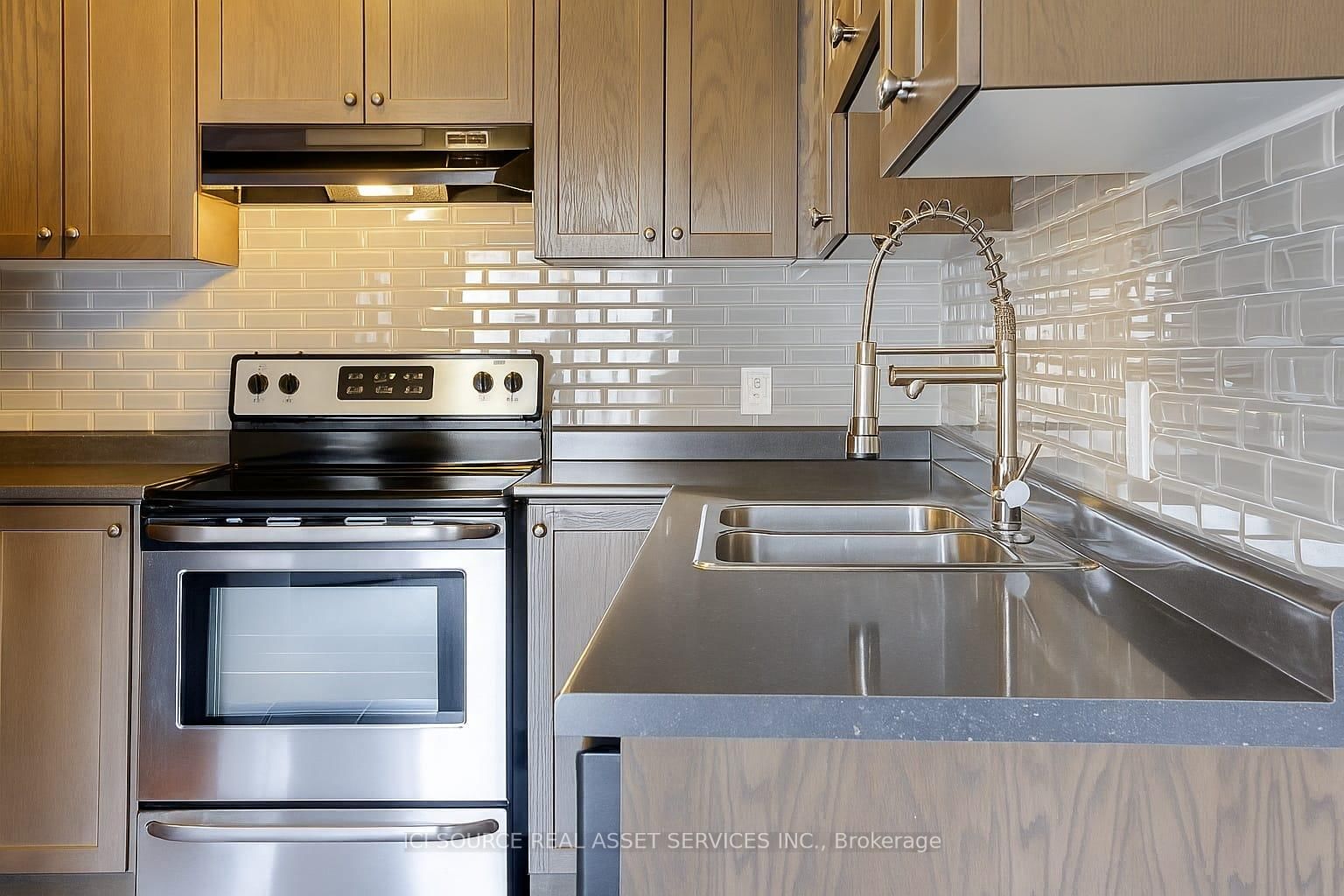 Townhouse for sale at 71 Tabaret Crescent, Oshawa, Ontario, L1L 0G5 - Windfields - MLS: E12694146