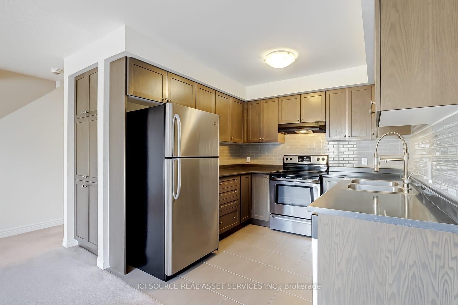 Townhouse for sale at 71 Tabaret Crescent, Oshawa, Ontario, L1L 0G5 - Windfields - MLS: E12694146