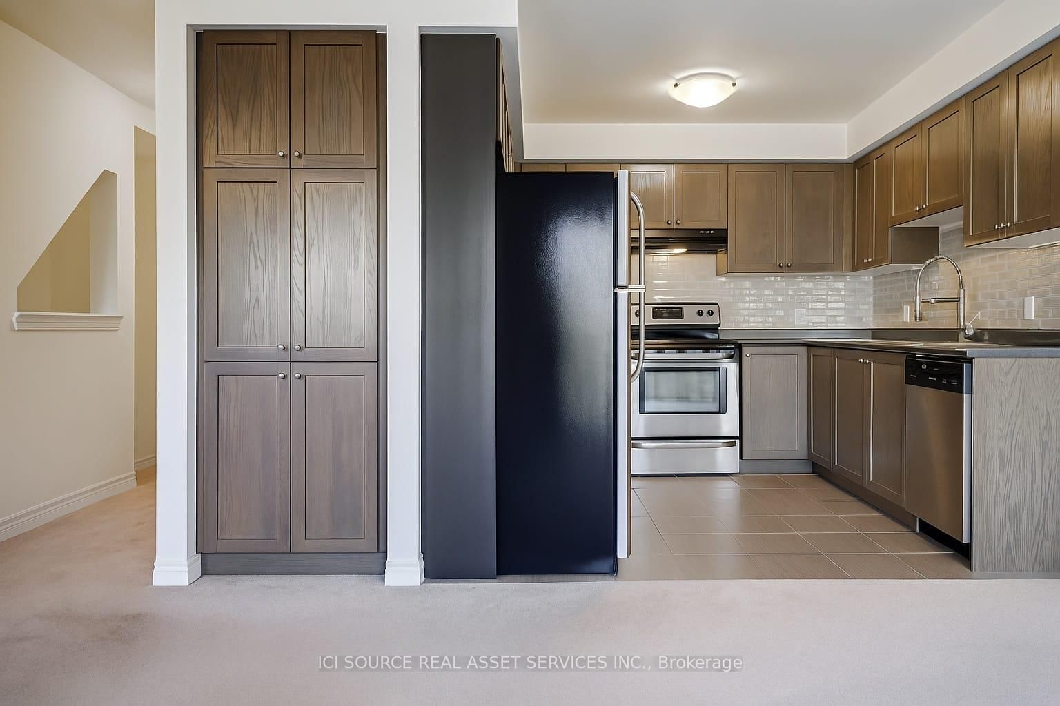 Townhouse for sale at 71 Tabaret Crescent, Oshawa, Ontario, L1L 0G5 - Windfields - MLS: E12694146