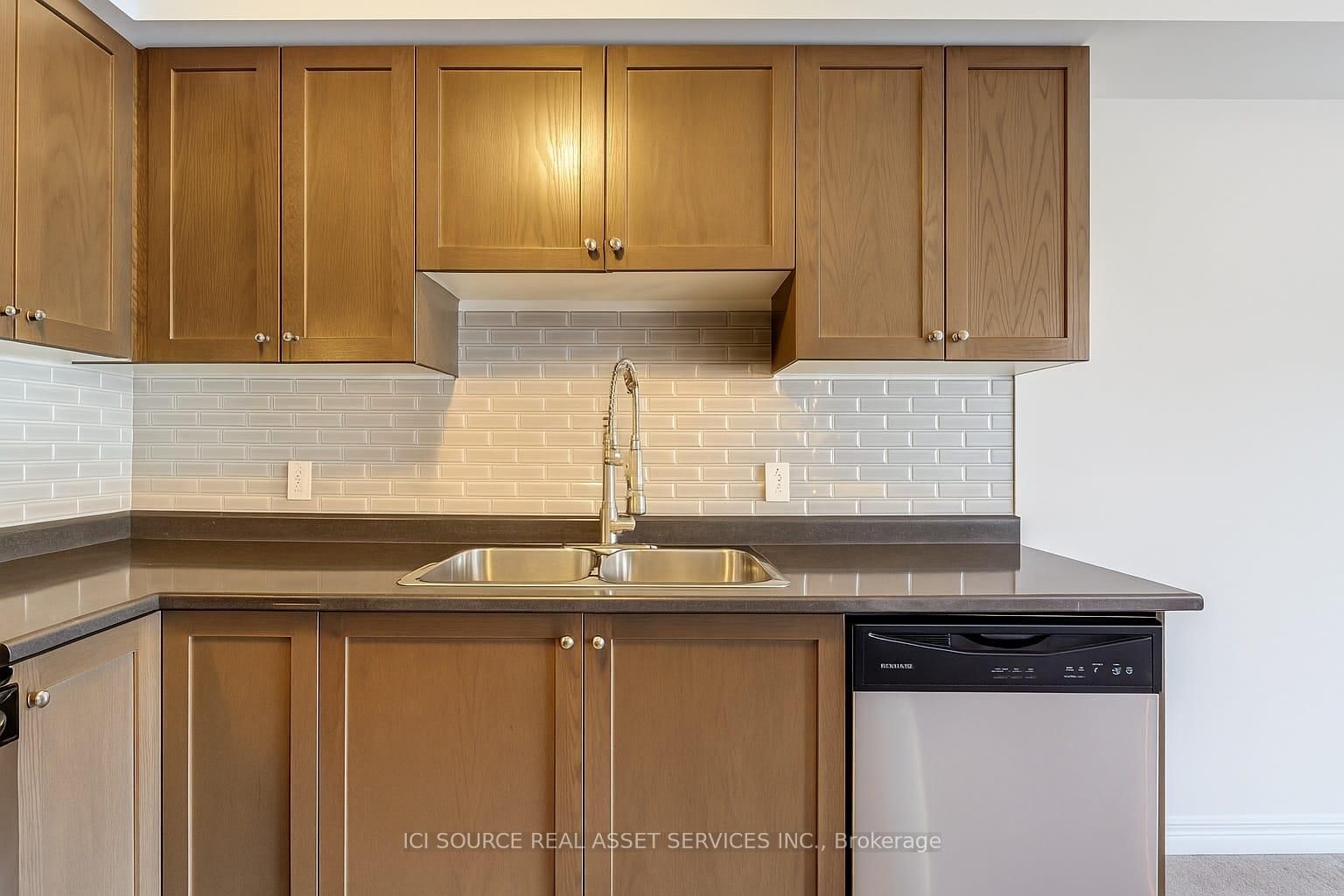 Townhouse for sale at 71 Tabaret Crescent, Oshawa, Ontario, L1L 0G5 - Windfields - MLS: E12694146