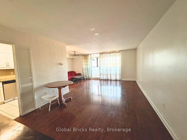 2711 - 5 Massey Square