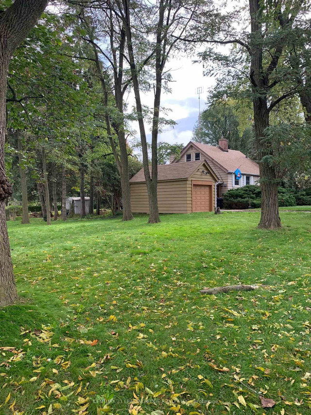 21 Faircroft Boulevard