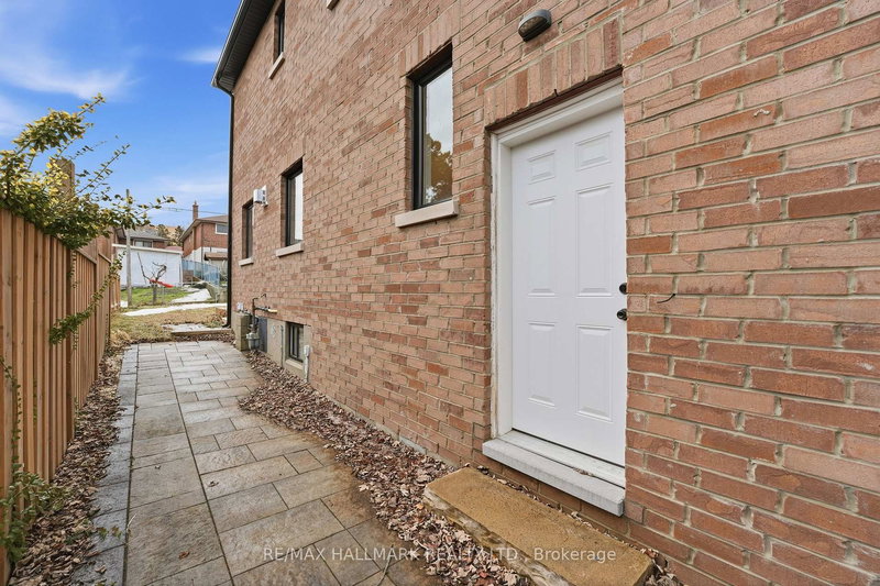 49 Greendowns Dr, Toronto, M1M 2G6 | Image 2