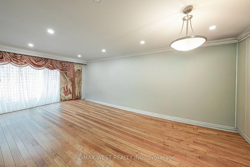 812 Kennedy Rd, Toronto, M1K 2C8 | Image 3