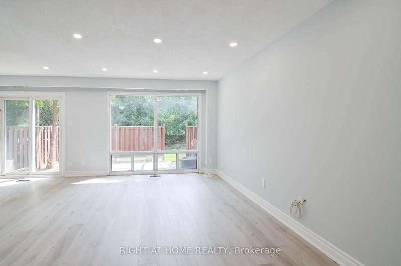 64 - 30 Chichester Pl, Toronto, M1T 3S5 | Image 3