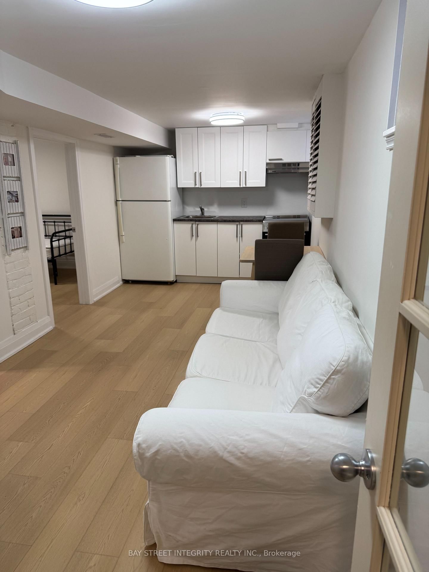 244 King Edward Avenue - Photo 10