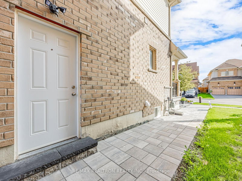 91 MCROBERTS Cres, Clarington, L1E 0H4 | Image 3