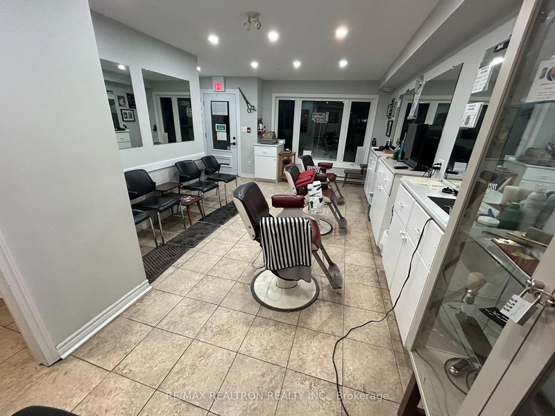 4 - 1250 St. Martins Dr, Pickering, L1W 1J3 | Image 2