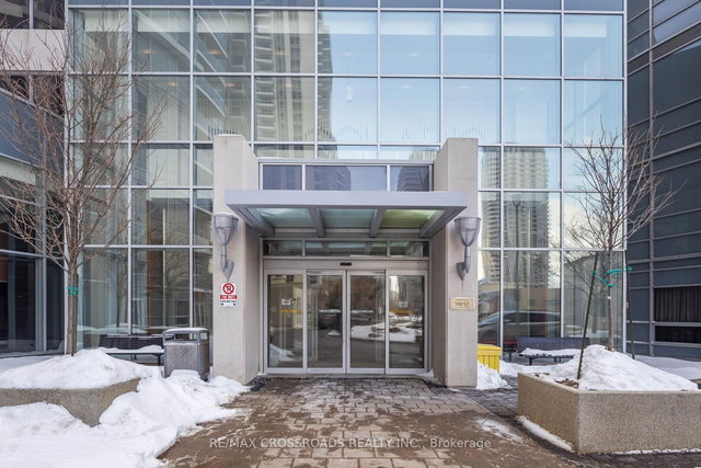 2021 - 135 Village Green Square