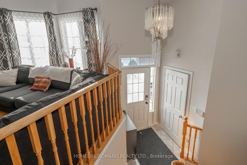 25 Bedell Cres, Whitby, L1R 2N8 | Image 3