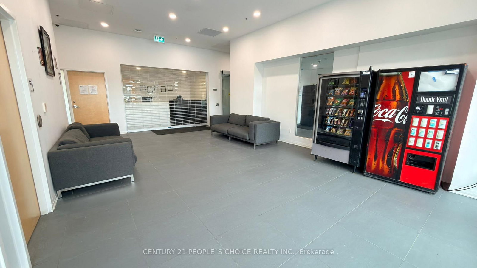 1900 Simcoe Street N, Unit 827 - Photo 3