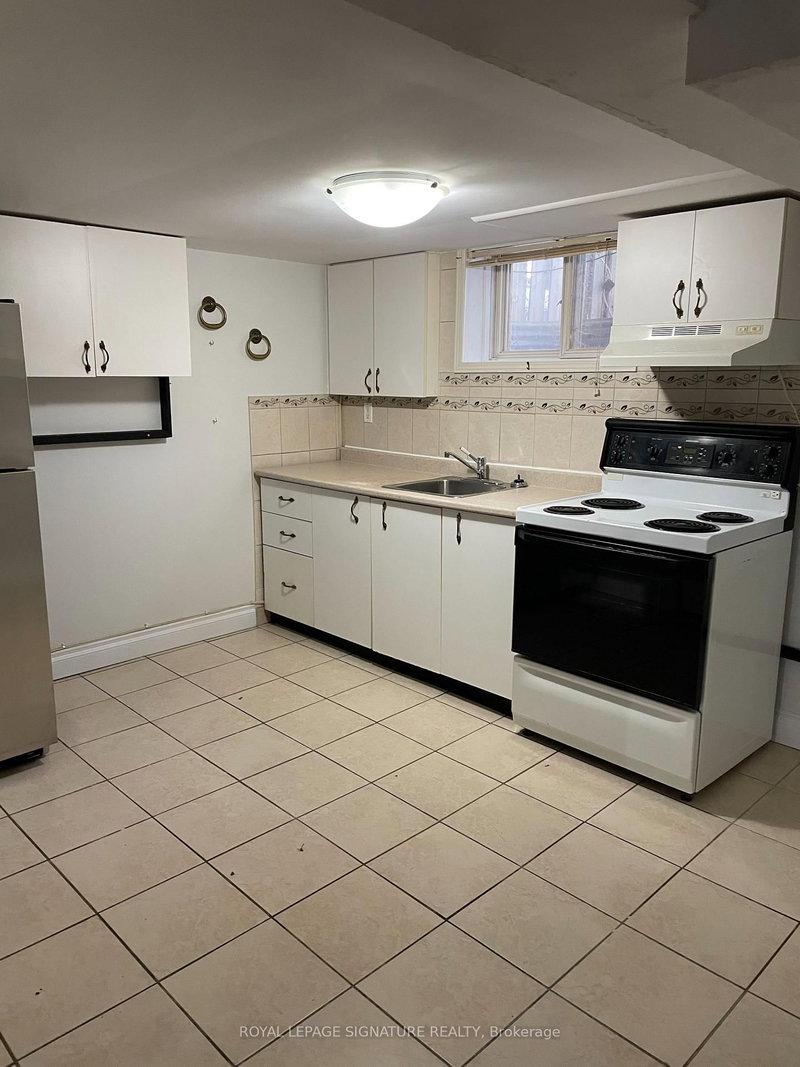 8 Thorncroft Cres, Ajax, L1S 2S2 | Image 2