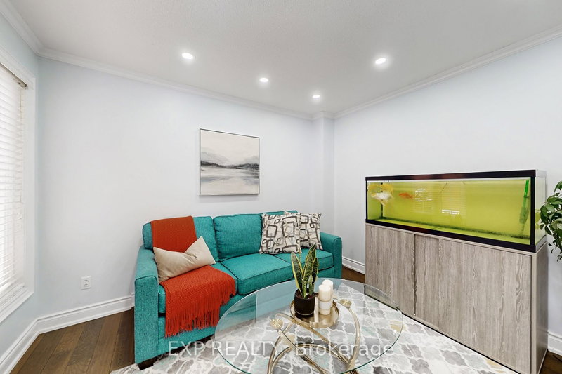 92 Hartrick Pl, Whitby, L1R 2C3 | Image 2