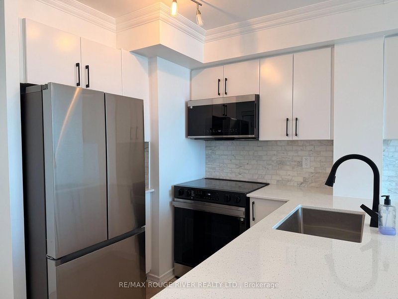 home for lease on 507-340 Watson Street W