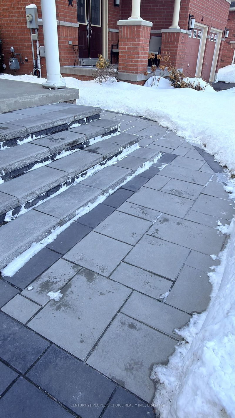 BSMT - 18 Lighthouse St, Whitby, L1N 9N6 | Image 2