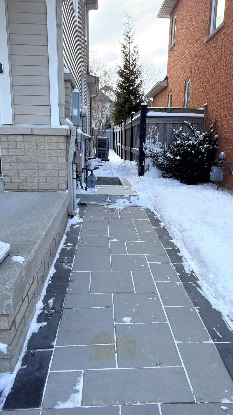 BSMT - 18 Lighthouse St, Whitby, L1N 9N6 | Image 3