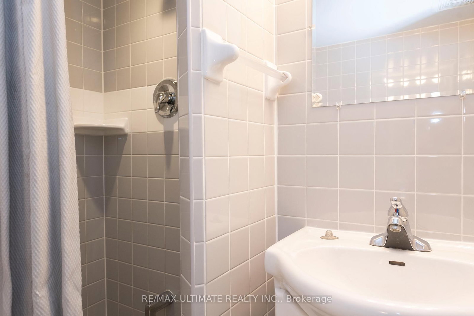 Detached House for lease at 7 Joanith Lower Drive, Toronto, Ontario, M4B 1S6 - O'Connor-Parkview - MLS: E12728010