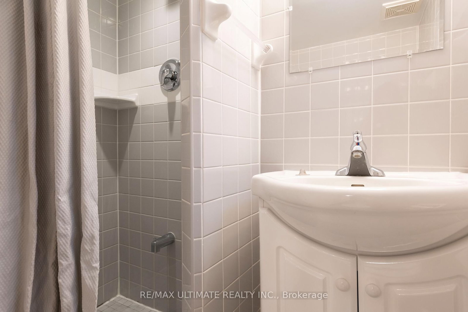 Detached House for lease at 7 Joanith Lower Drive, Toronto, Ontario, M4B 1S6 - O'Connor-Parkview - MLS: E12728010