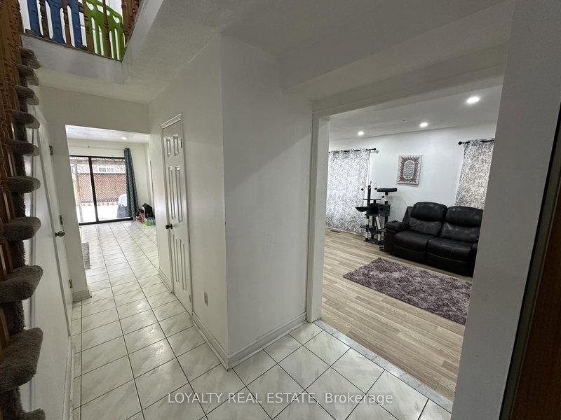 Main / Upper Level - 1540 Marshcourt Dr, Pickering, L1V 6C6 | Image 3