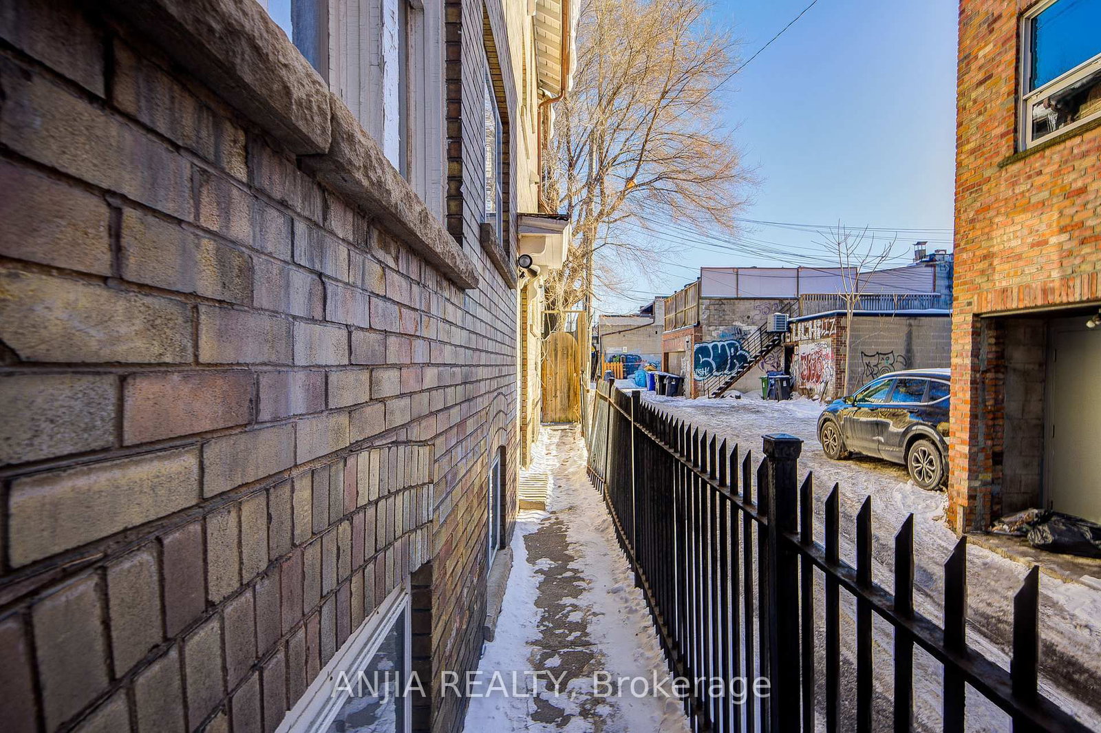 7 Linnsmore Crescent • Toronto, ON photo 21