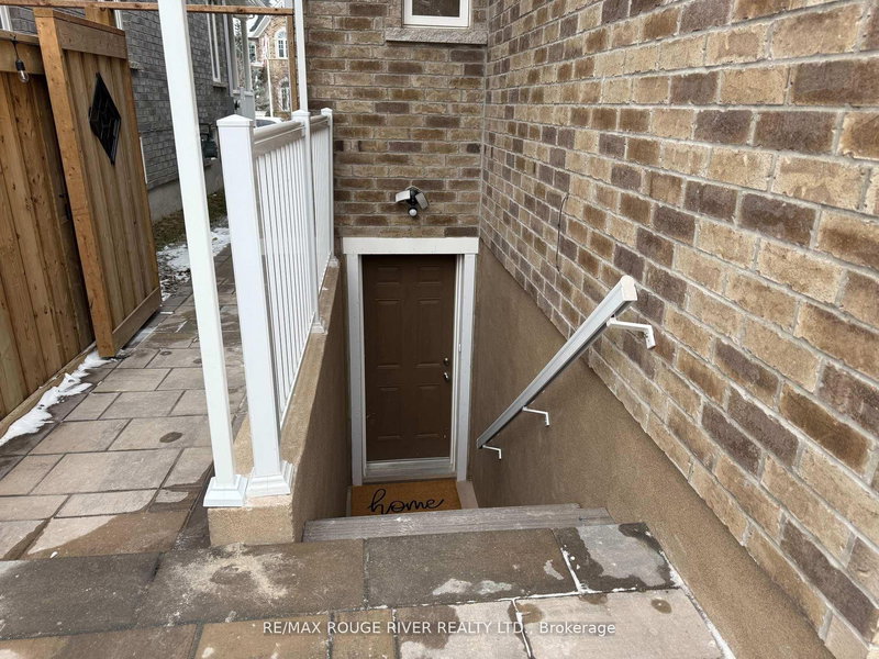 131 Sharplin Dr, Ajax, L1Z 0P3 | Image 2