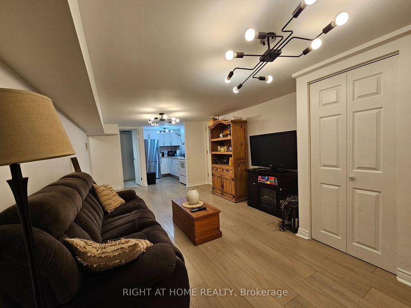 501 Ortono Ave, Oshawa, L1H 3L7 | Image 2