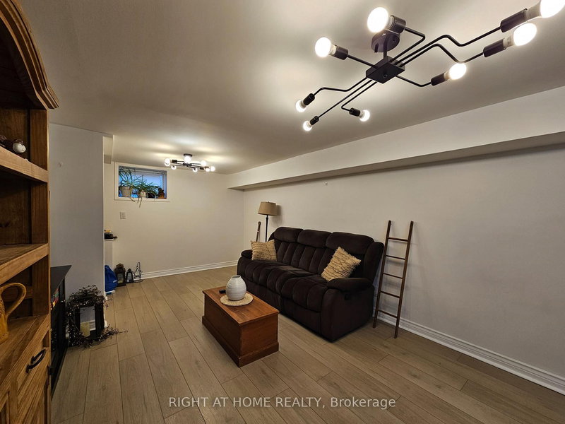 501 Ortono Ave, Oshawa, L1H 3L7 | Image 3