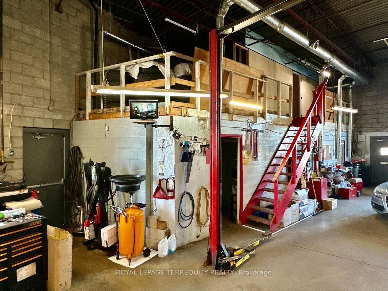 518 Centennial Road N, Unit 1 - Photo 21