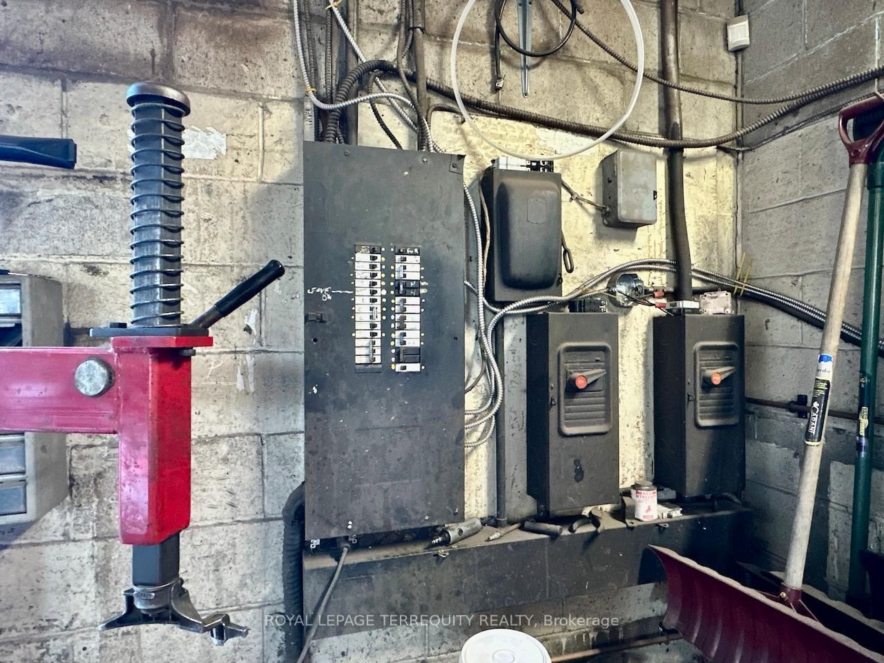 518 Centennial Road N, Unit 1 - Photo 27