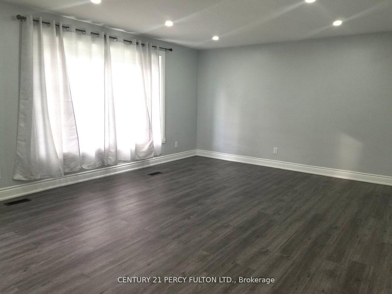 1033 Centre St N, Whitby, L1N 4V4 | Image 2