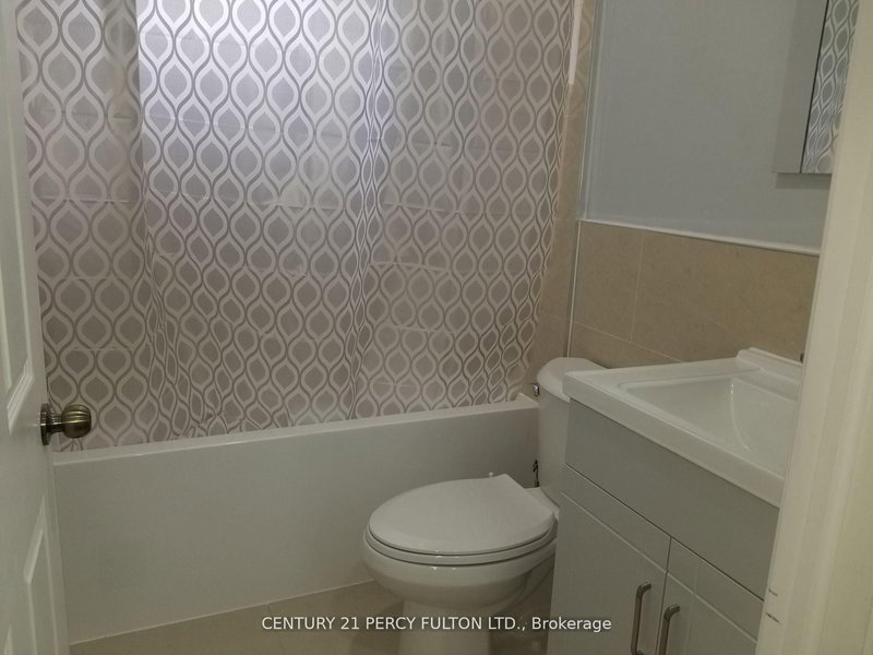 1033 Centre St N, Whitby, L1N 4V4 | Image 3