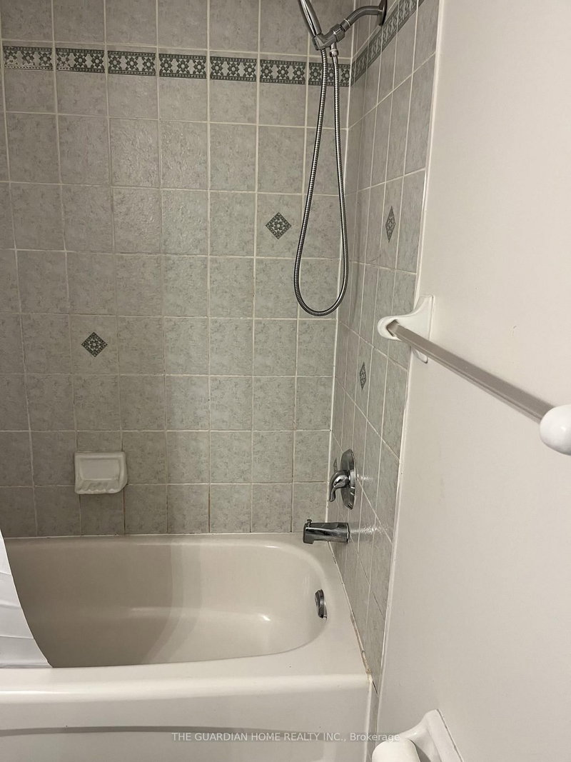 7 Glacier Cres, Toronto, M1X 2A9 | Image 2