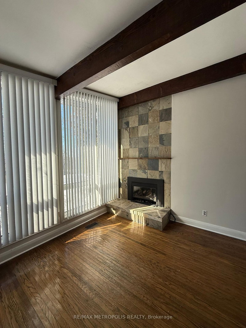 3975 Kinsale Rd, Pickering, L1Y 1E3 | Image 3