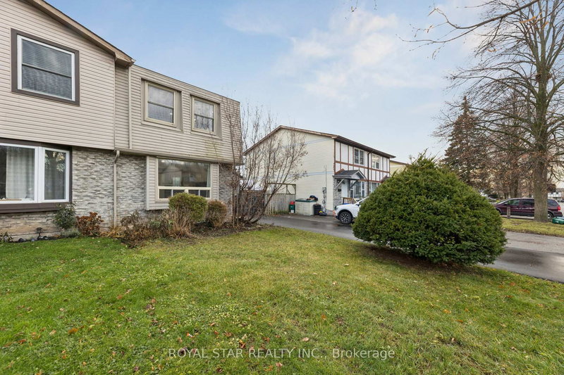 521 Gaylord Dr, Oshawa, L1K 1L4 | Image 2