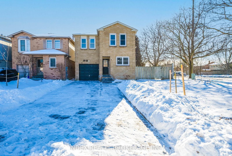 23 Drew Crt, Whitby, L1N 8X6 | Image 2