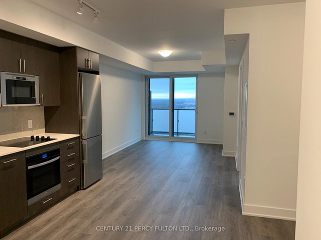 1713 - 2545 Simcoe Street N