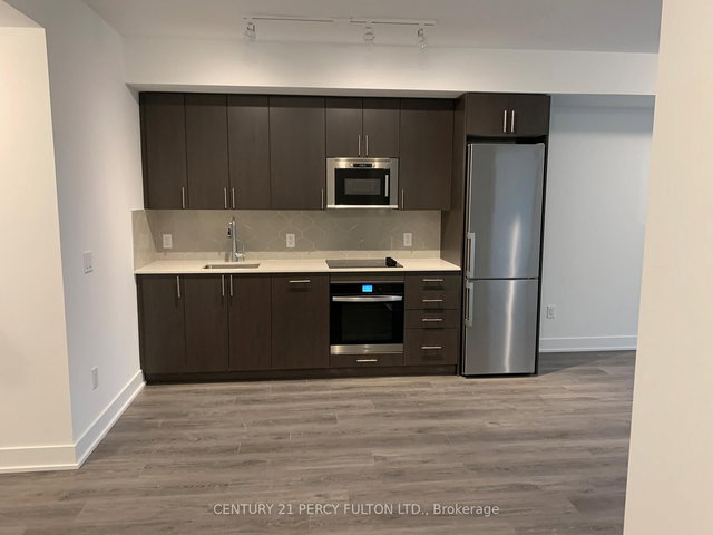 1713 - 2545 Simcoe Street N