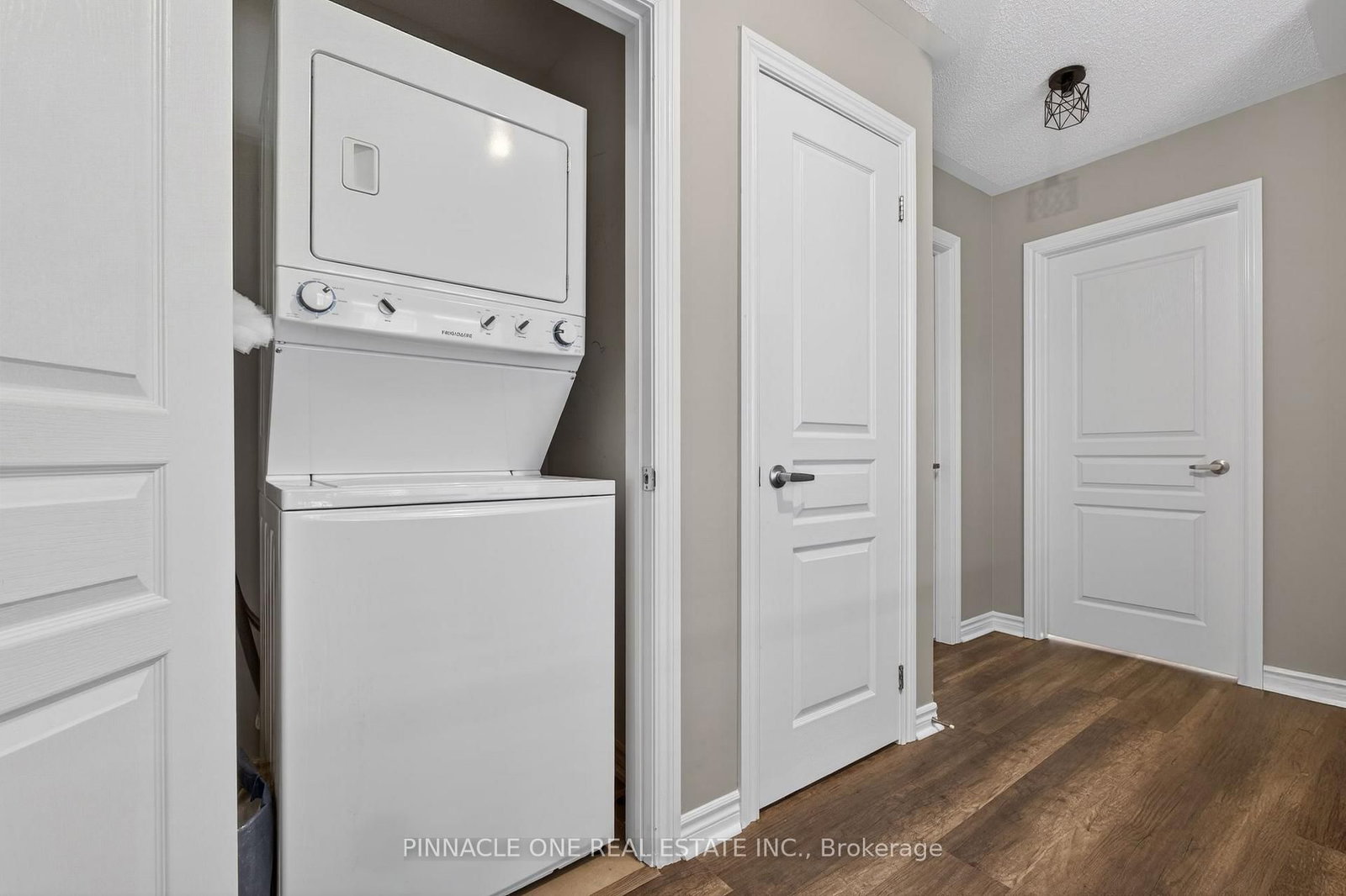 Townhouse for sale at 14 Nearco Crescent, Oshawa, Ontario, L1L 0J4 - Windfields - MLS: E12740082