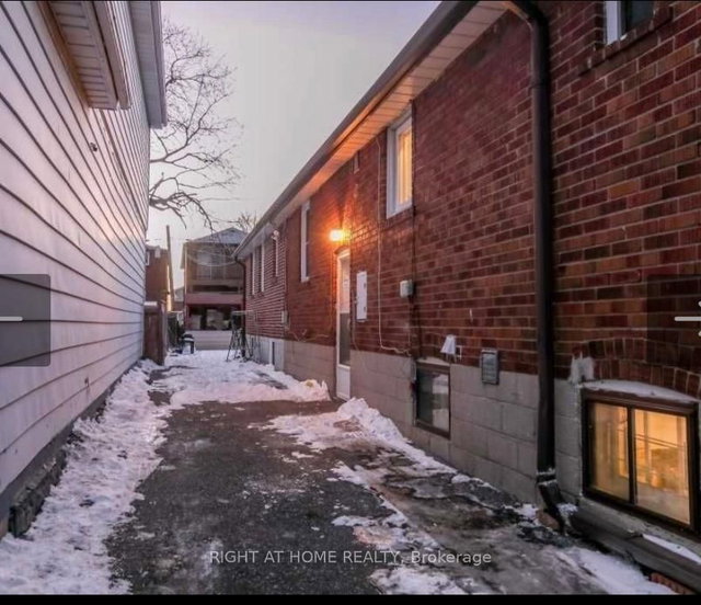 90 Pharmacy Avenue W