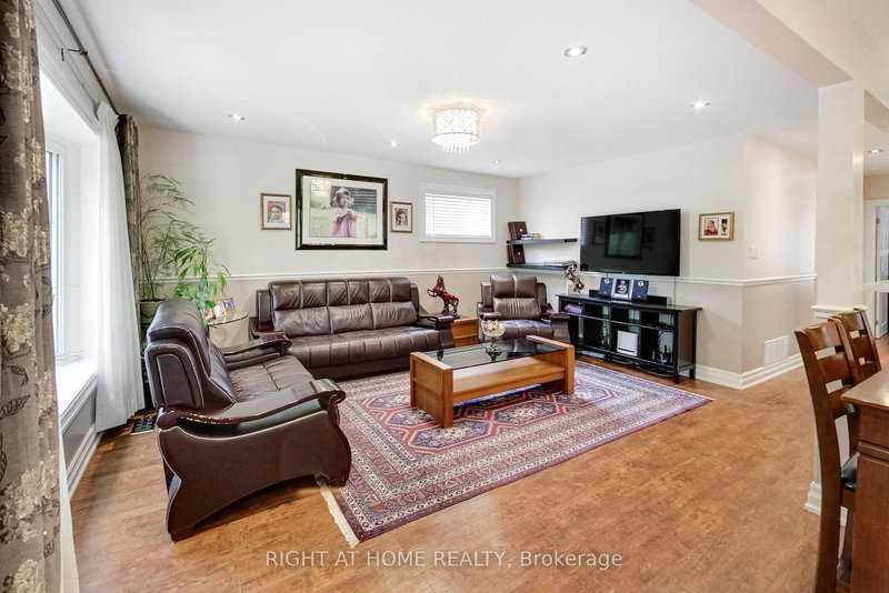 8 Suraty Ave, Toronto, M1P 4E1 | Image 3