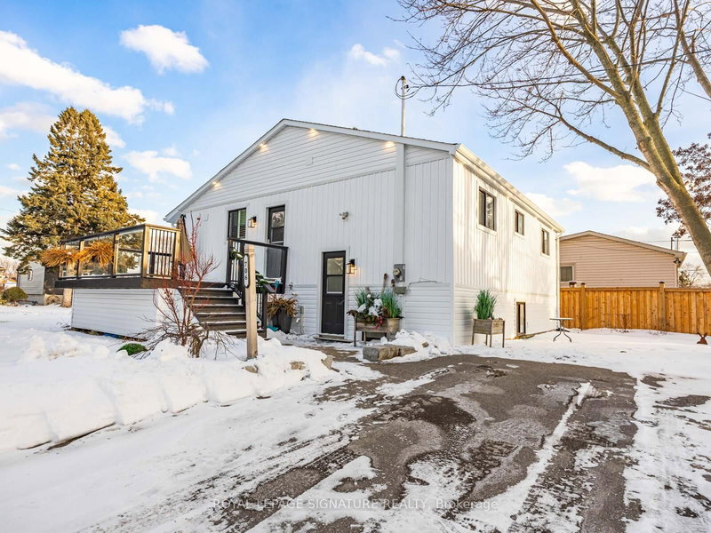 Upper - 706 Annland St, Pickering, L1W 1B3 | Image 3