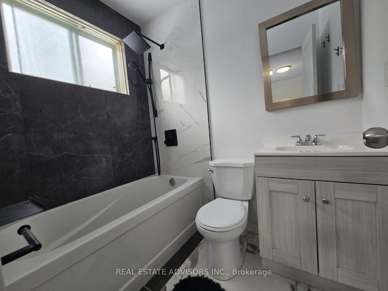 Detached House for sale at 712 Annland Street, Pickering, Ontario, L1W 1B4 - Bay Ridges - MLS: E12751510