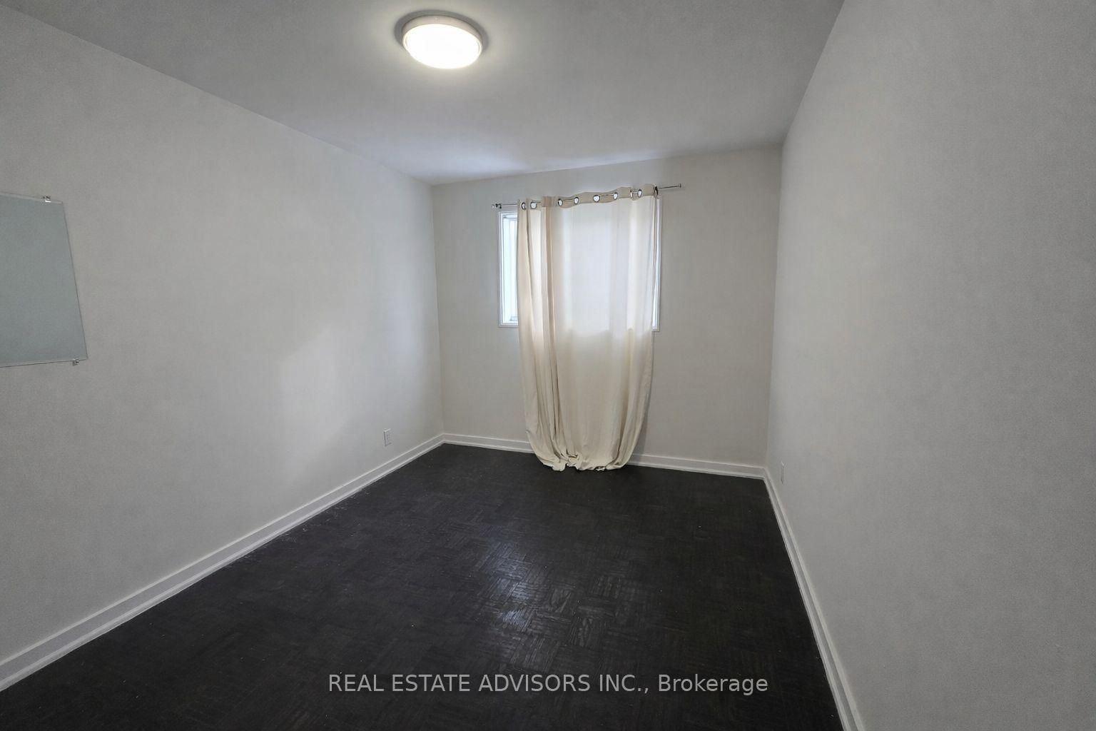 Detached House for sale at 712 Annland Street, Pickering, Ontario, L1W 1B4 - Bay Ridges - MLS: E12751510