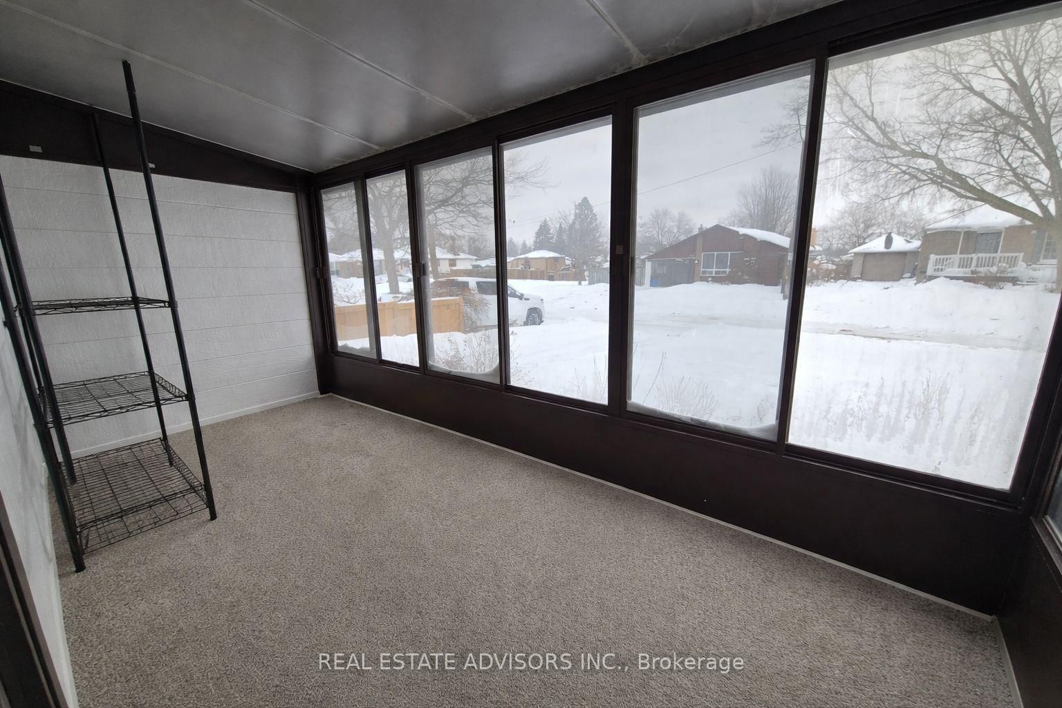 Detached House for sale at 712 Annland Street, Pickering, Ontario, L1W 1B4 - Bay Ridges - MLS: E12751510