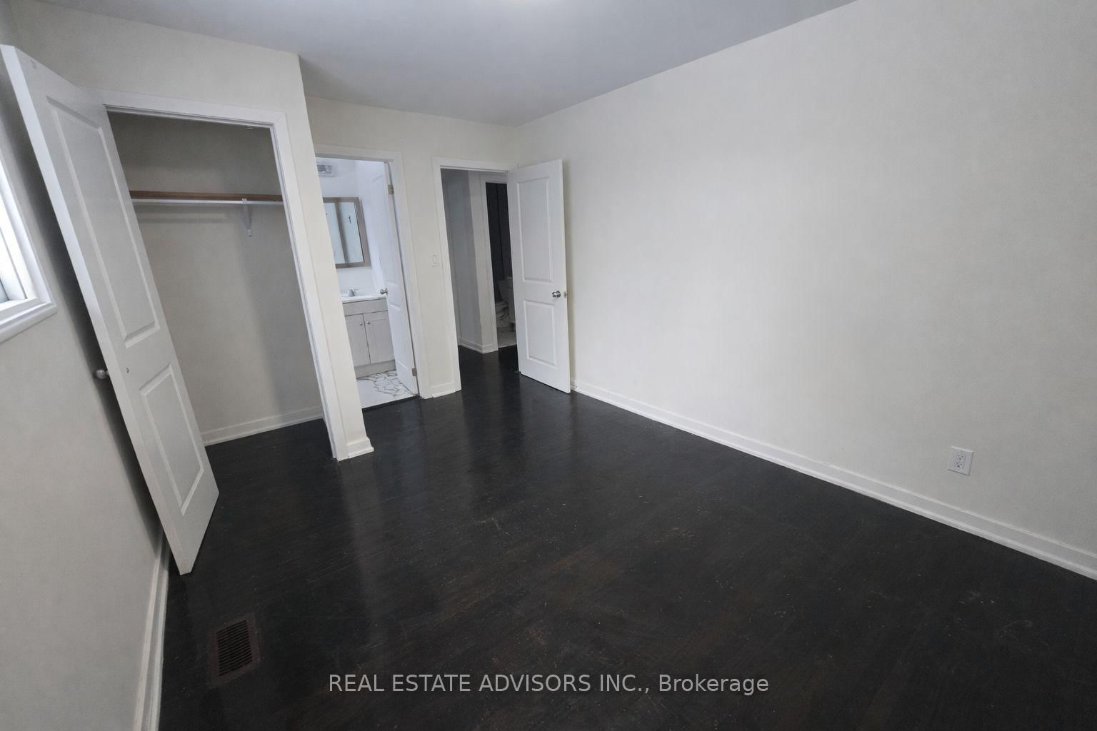 Detached House for sale at 712 Annland Street, Pickering, Ontario, L1W 1B4 - Bay Ridges - MLS: E12751510