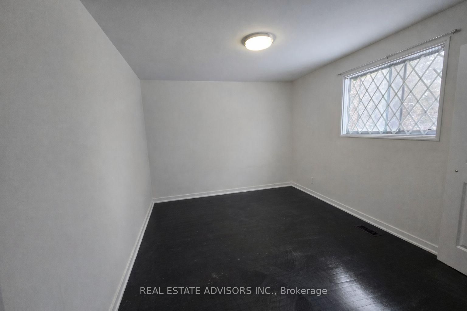 Detached House for sale at 712 Annland Street, Pickering, Ontario, L1W 1B4 - Bay Ridges - MLS: E12751510