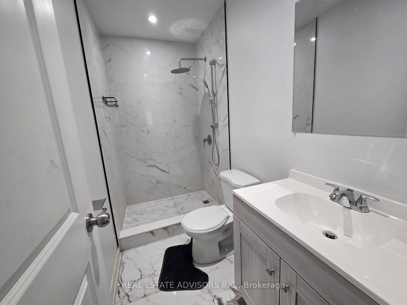 Detached House for sale at 712 Annland Street, Pickering, Ontario, L1W 1B4 - Bay Ridges - MLS: E12751510