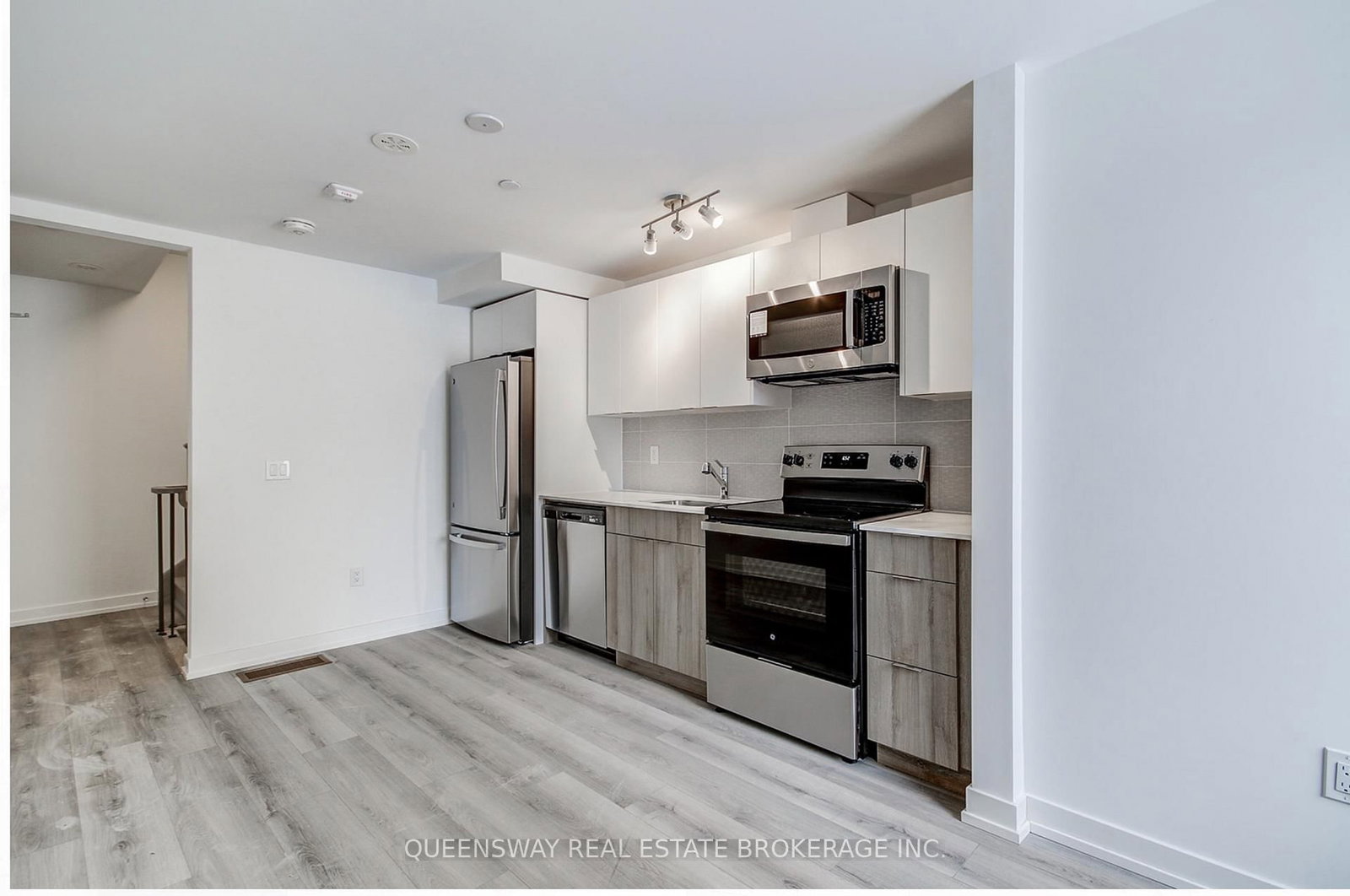 Townhouse for sale at 3079 pharmacy Avenue, Toronto, Ontario, M1T 1H8 - L'Amoreaux - MLS: E12752494