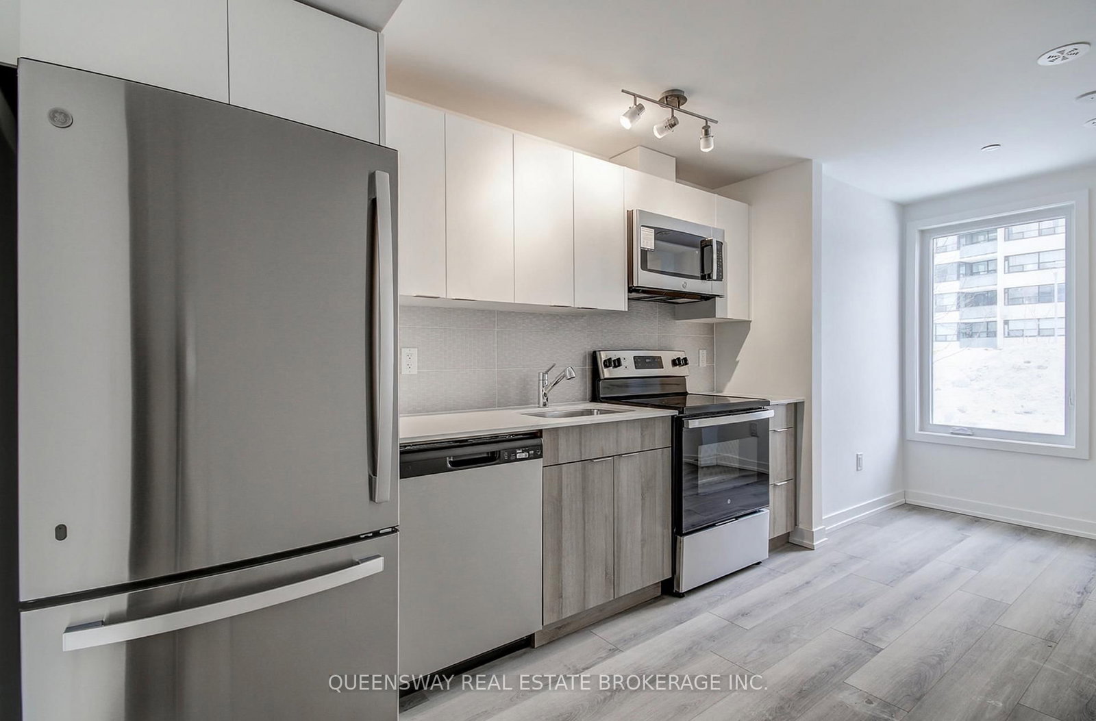 Townhouse for sale at 3079 pharmacy Avenue, Toronto, Ontario, M1T 1H8 - L'Amoreaux - MLS: E12752494